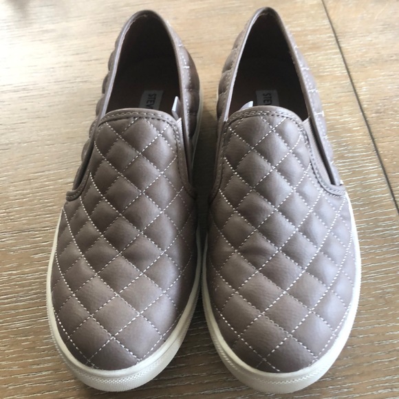 Steve Madden Shoes - Steve Madden Ecentrcq Quilted slip ons